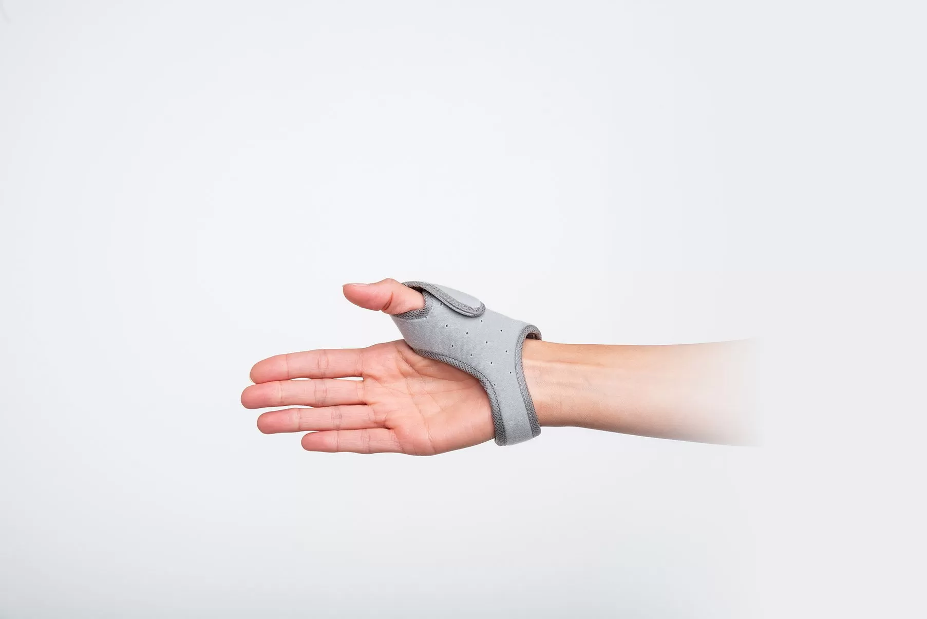 Palmar view of an orthosis stabilising the thumb and wrist