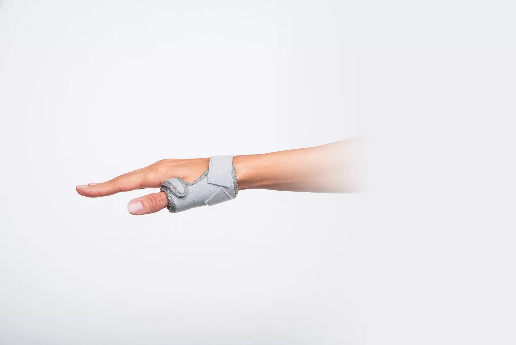 Side view of a Chrisofix thumb orthosis supporting the thumb joint