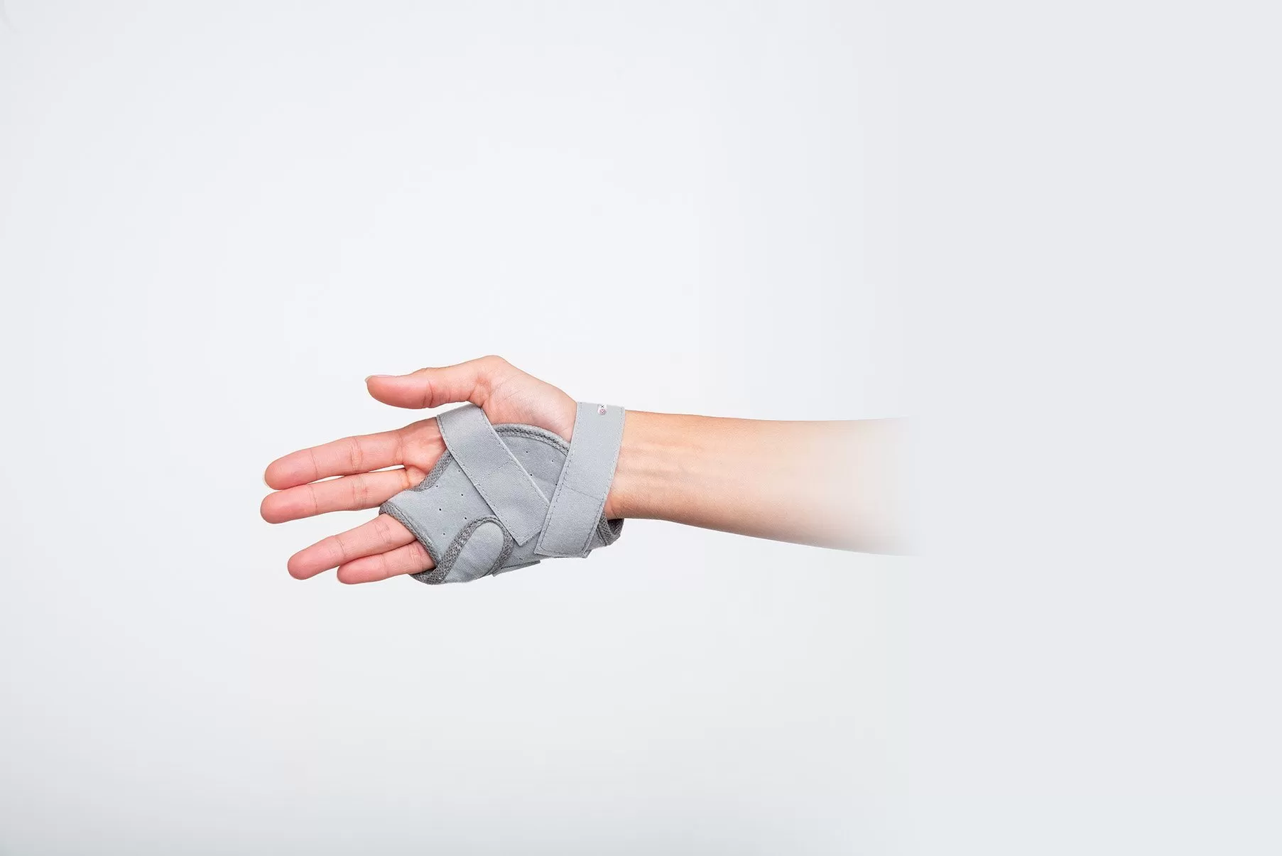 Palmar view of a Chrisofix orthosis supporting the fifth metacarpal
